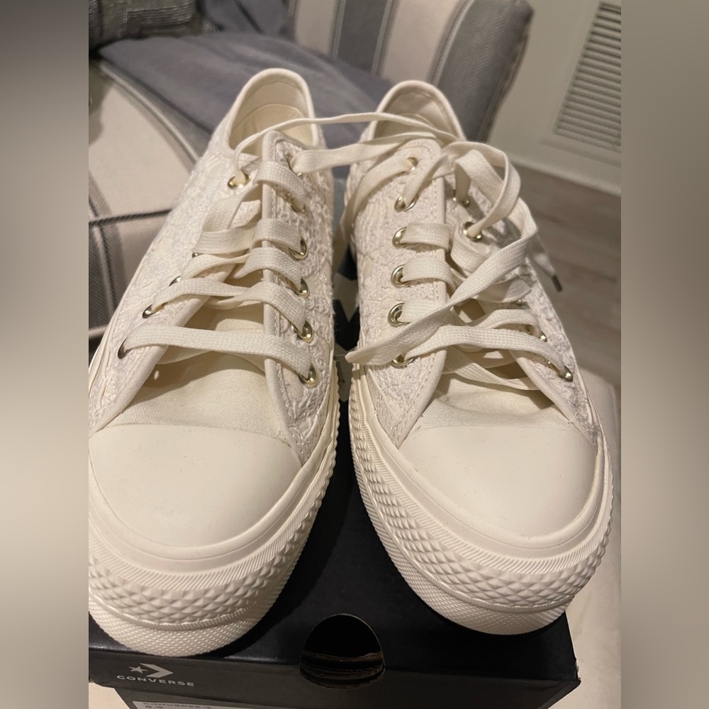 Converse Lace Low Top